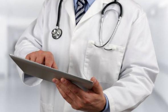 هل يمكن استخدام مستحضرات التفتيح والعلاج بالليزر معًا؟