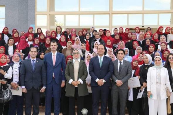 نائب محافظ الوادي الجديد تشهد تخرج الدفعة الثانية لبرنامج المرأة تقودالأربعاء 21/فبراير/2024 - 09:34 م
شهدت حنان مجدي نائب محافظ الوادي الجديد، اليوم، الفعالية التي أقامتها المحافظة بمناسبة انتهاء تدريب الدفعة الثانية من برنامج المرأة تقود في المحافظات المصرية