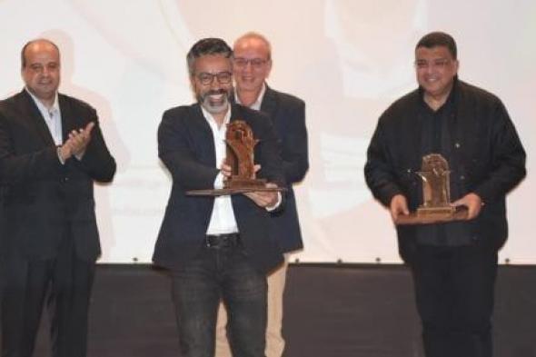 تكريم سامح حسين فى مهرجان المسرح لشباب الجنوب بقنا
