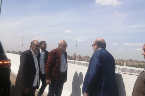 حملات مكثفة لرفع الإشغالات من شارع عثمان محرم بتكليف من محافظ الجيزةالجمعة 15/مارس/2024 - 10:00 م
كلف اللواء أحمد راشد محافظ الجيزة رؤساء أحياء العمرانية والطالبية بشن حملات بشارع عثمان محرم ورفع إشغالات المحال والمقاهي والمنشآت التجارية علي مدار اليوم لتسهيل حركة المواطنين والمركبات. جولة تفقدية لمحافظ الجيزة وكان قد حرص اللواء أحمد راشد محافظ الجيزة اليوم الجمعة علي تفقد عددًا من القطاعات