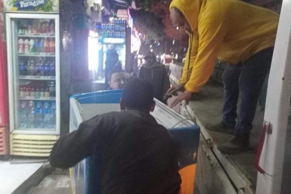 استجابة لشكاوى المواطنين، رفع إشغالات شارع الغاز في حملة مكبرة بحي الوراق (صور)الخميس 21/مارس/2024 - 11:07 م
شنت محافظة الجيزة حملة مكبرة بشارع الغاز بحي الوراق لرفع كافة الإشغالات والتعديات للمحال والمطاعم والمنشآت التجارية من الطريق العام