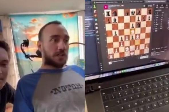 حرك الكمبيوتر بتفكيره، شريحة أيلون ماسك تنجح مع أول مريض بالشلل الرباعي (فيديو)الخميس 21/مارس/2024 - 02:41 م
تداول نشطاء مواقع التواصل الاجتماعي اللقطات الأولي، لتحريك أول مريض بالشلل للكمبيوتر بتفكيره، بعد زراعة شريحة إليكترونية في دماغه من شركة نورالينك