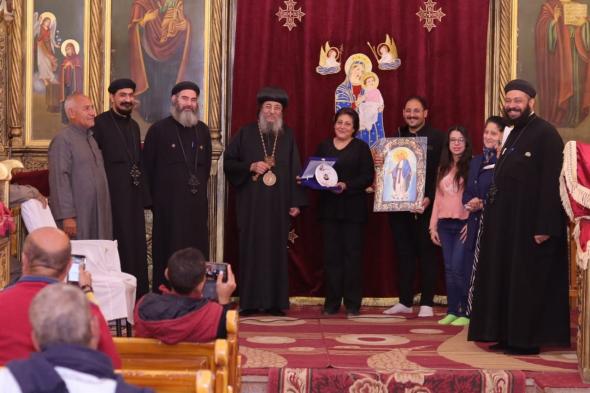 إيبارشية إسنا تكرم مرثا إبراهيم الأم المثالية لمحافظة الأقصرالسبت 23/مارس/2024 - 10:03 م
نظمت إيبارشية إسنا وأرمنت للأقباط الأرثوذكس جنوب الأقصر، إحتفالية كبري بكنيسة العذراء مريم بإسنا، لتكريم السيدة مرثا إبراهيم عوضي والتي فازت في مسابقة الأم المثالية لوزارة التضامن الإجتماعى
