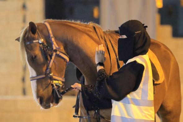 "بارق".. "جود النواصي" تعالج ذوي الإعاقة وأطفال التوحد "بركوب الخيل"