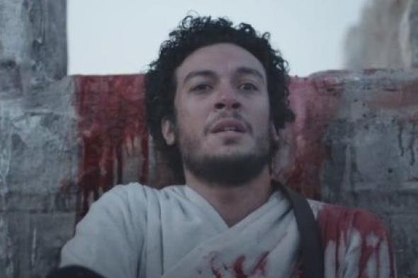 مسلسل الحشاشين الحلقة 21.. يحيى يرمى صديقيه من فوق سور القلعة