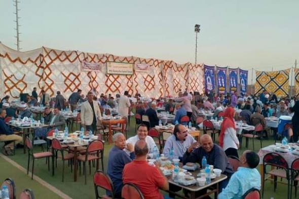 محافظ الوادي الجديد يشهد حفل إفطار جماعي بواحة بلاطالإثنين 01/أبريل/2024 - 10:35 م
شهد اللواء دكتور محمد الزملوط محافظ الوادى الجديد، مساء اليوم الإثنين حفل الإفطار الجماعي الذي نظمته الوحدة المحلية لمركز ومدينة بلاط بقرية مرزوق بمركز بلاط