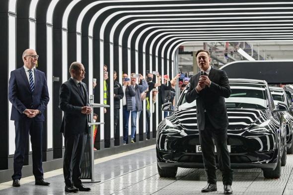 هل انتهت فقاعة Tesla وشارفت الشركة على الإفلاس؟