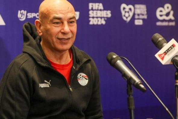 حسام حسن يكلف طبيب منتخب مصر بتقديم تقارير دورية عن لاعب الأهليالسبت 06/أبريل/2024 - 11:01 م
كلف حسام حسن المدير الفني الفني لمنتخب مصر الأول لكرة القدم، الدكتور محمد أبو العلا طبيب الفراعنة، بمتابعة دقيقة لتطورات إصابة لاعب وسط النادي الأهلي