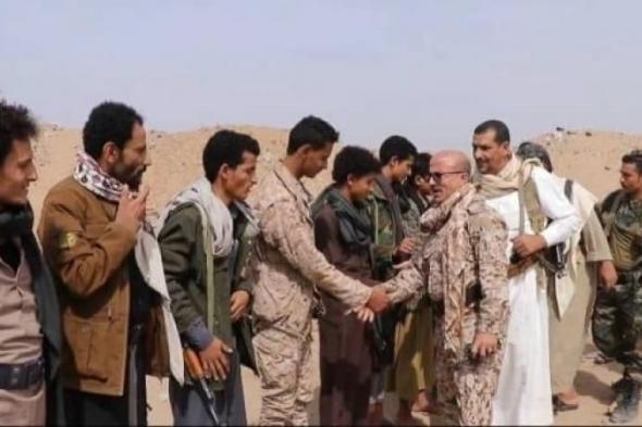 إب..قيادة السلطة المحلية ومجلس المقاومة يشاركون الجنود بجبهات مأرب فرحة العيد  