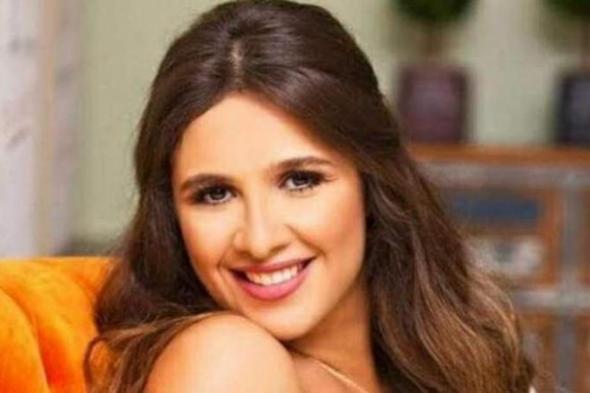 ياسمين عبد العزيز تلفت الأنظار بأحدث إطلالة صيفية لها - بالصورة