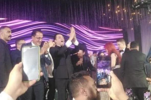 مصطفى قمر يشعل حفل زفاف ابنة مصطفى كامل