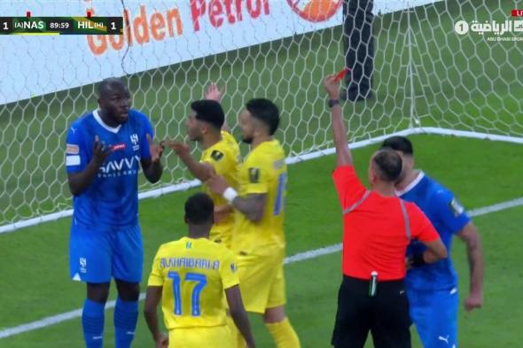 87' طرد علي البليهي. 88' هدف التعادل للنصر 1-1. 90' طرد كوليبالي. دقائق مجنونة في نهائي كأس الملك #النصر_الهلال