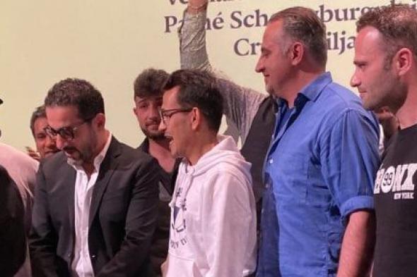 أحمد حلمي يهدي تكريم مهرجان روتردام للفيلم الفلسطيني "اللد"