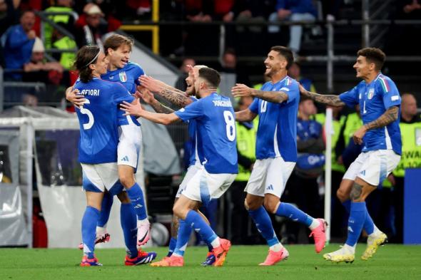 يورو 2024، إيطاليا تتقدم على ألبانيا 2-1 في شوط أول مثير (فيديو)السبت 15/يونيو/2024 - 10:50 م
تقدم منتخب إيطاليا على نظيره ألبانيا بنتيجة 2-1 في الشوط الأول من المباراة التي تجمع الفريقين على ملعب سيجنال إيدونا بارك ضمن مواجهات دور المجموعات لبطولة أمم أوروبا.