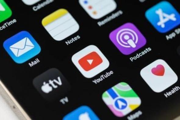 يوتيوب يعمل على صفقة تسمح له باستخدام الأغانى لتدريب أدوات الذكاء الاصطناعى