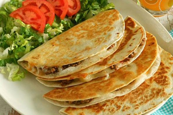 طريقة عمل كاساديا تشيز برجر، أكلة لذيذة وسريعة التحضيرالأحد 07/يوليو/2024 - 07:00 م
البرجر من أشهر الوجبات السريعة التي لها عشاق كثيرون على مستوى العالم لمذاقه المميز الذى لا يقاوم، ويسهل تحضيره.