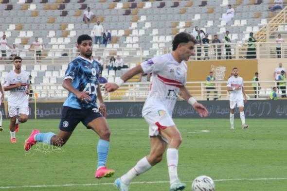 تأكيدا لـ"فيتو".. الزمالك يعلن استمرار احتجاز لاعبيه بسبب مشادة مباراة بيراميدزالإثنين 21/أكتوبر/2024 - 10:31 م
أعلن أحمد سالم المتحدث الرسمي لنادي الزمالك عبر صفحته الرسمية على فيس بوك عن وجود حسين لبيب رئيس المجلس وحسام المندوه رئيس بعثة الزمالك في الإمارات في قسم الشرطة منذ الصباح، بسبب قرار المسئولين باحتجاز لاعبي الأبيض رغم مثولهم أمام النيابة ودفعهم الكفالات. وكانت فيتو أول من انفردت بنشر خبر غياب نبيل