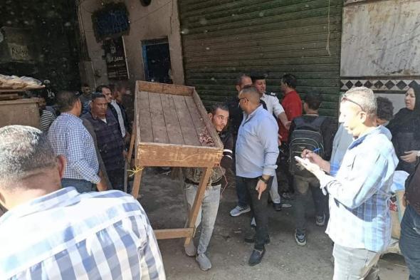 محافظة الجيزة تستجيب لشكاوى المواطنين وتزيل مئات الإشغالات بمنطقة الهرم (صور)الإثنين 28/أكتوبر/2024 - 10:23 م
قامت محافظة الجيزة من خلال حي الهرم بشن حملة مكبرة لرفع كافة التعديات التابعة للباعة الجائلين والمحال التجارية والمطاعم والكافيهات من الطريق العام بشارع سليم ومنطقة ١٦ عمارة واللبيني فيصل وخلف موقف ٢٨. وجاء ذلك انطلاقا من تكليفات المهندس عادل النجار محافظ الجيزة لرؤساء الأحياء والمراكز بسرعة الاستجابة