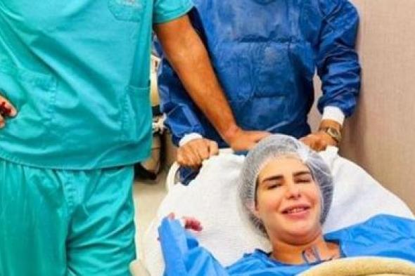 دنيا عبد العزيز فى أحدث ظهور لها من داخل غرفة العملياتالإثنين 04/نوفمبر/2024 - 09:49 م
نشرت الفنانة دنيا عبد العزيز صورة لها بعد إجرائها عملية الولادة من داخل المستشفى في هذا السياق، أعربت عن امتنانها وتقديرها لكل من دعمها، وذلك من خلال الصورة التى نشرتها عبر حسابه على موقع الصور الشهير “انستجرام” ووجهت دنيا رسالة للطبيب الذي أجرى العملية قائلة " أريد أن أعرب عن تقديري العميق للرعاية