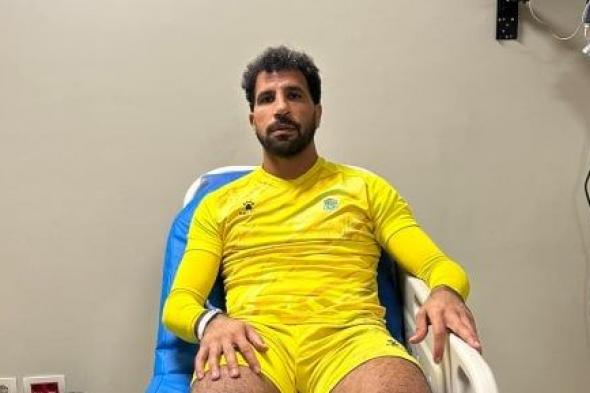 المهدى سليمان يضع قدمه فى الجبيرة بعد تعرضه لكسر فى عظمة الشظية.. صورة