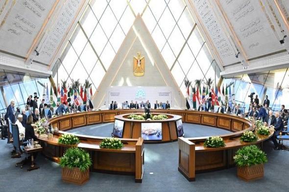 نشاط رئاسي مكثف، السيسي يفتتح قمة الدول الثماني ويلتقي رؤساء تركيا وإيران وفلسطين ولبنان وبنجلاديش (صور)الخميس 19/ديسمبر/2024 - 10:53 م
افتتح الرئيس عبد الفتاح السيسي، اليوم، قمة الدول الثماني النامية للتعاون الاقتصادي، التي تعقد بالعاصمة الإدارية الجديدة تحت عنوان الاستثمار في الشباب ودعم المشروعات الصغيرة والمتوسطة