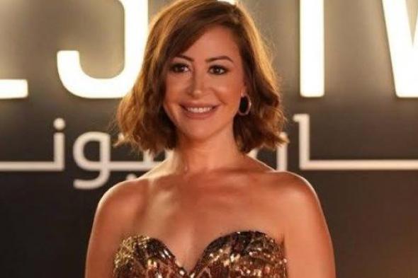 منة
      شلبي
      تهدي
      تكريمها
      في
      مهرجان
      الجونة
      لوالدتها
      والراحل