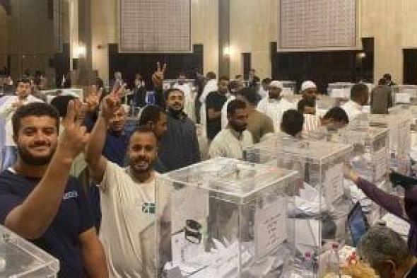 قبل
      دقائق
      من
      الإغلاق..
      المصريون
      بالسعودية
      يواصلون
      مشاركتهم
      فى
      انتخابات
      النواب